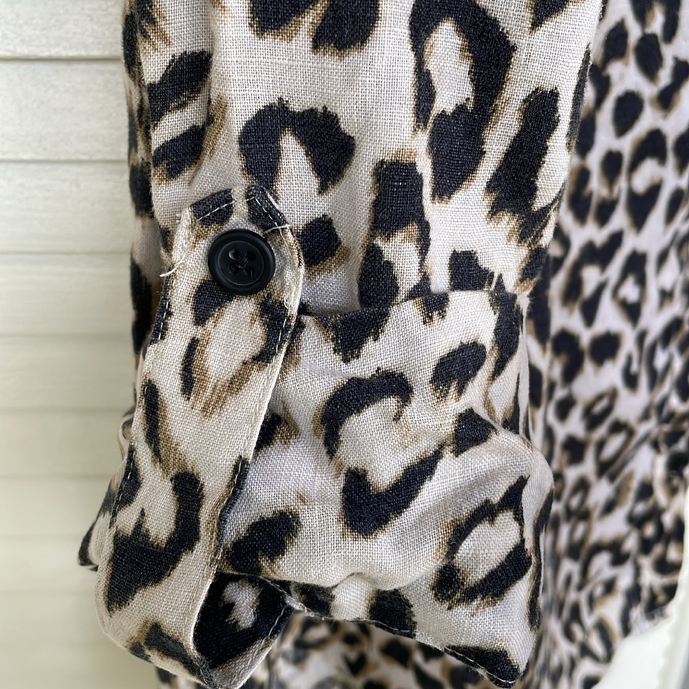 Jones New York Sport button down pocketed shirt. Size: LARGE GREAT WITH JEANS! - Picture 5 of 7